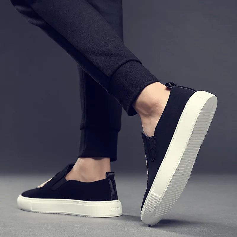2026 Autumn New Man Leather Casual Shoes Man Fashion Slip-On Man Luxury Embroidery Suede Leather Shoes Trend Loafers